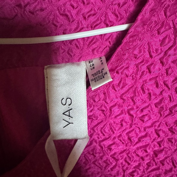 YAS Crinkle Dress (Fuschsia) - Picture 6 of 10